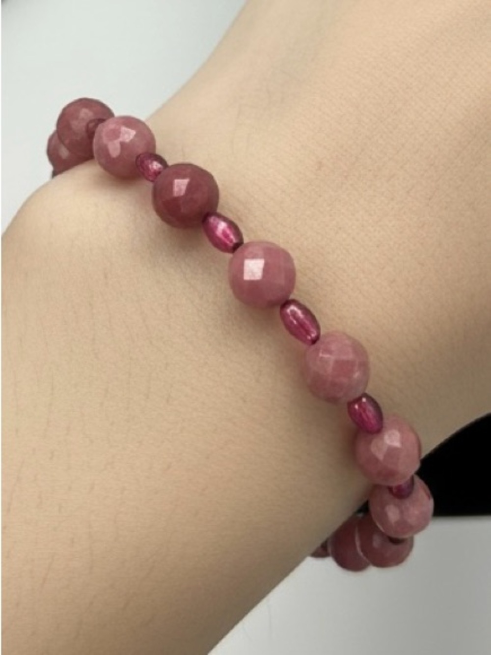 Faceted Rhodonite & Burgundy Crystal Lined Pearl & Sunstone Charm Bracelet - Picture 4 of 4